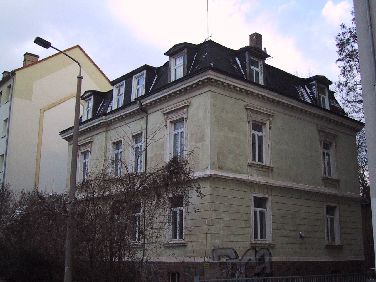 Villa in Leipzig verkaufen - Freistehendes Etagenhaus im Villenstil in Gohlis, Bürovilla, nach Verkauf Sanierung